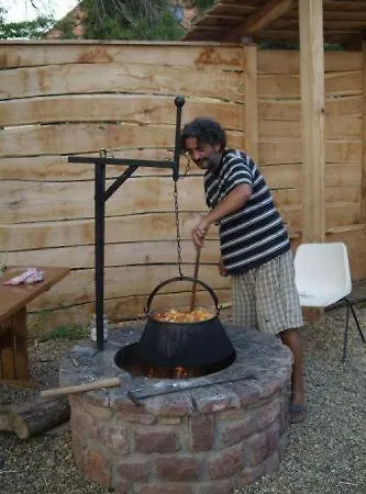 Hullam Hostel Révfülöp