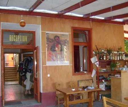 Hullam Hostel Revfulop