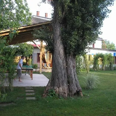 Хостел Hullam Ревфюлёп